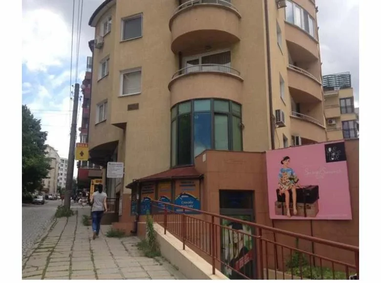 Shop 60 m² in Izgrev, Bulgaria