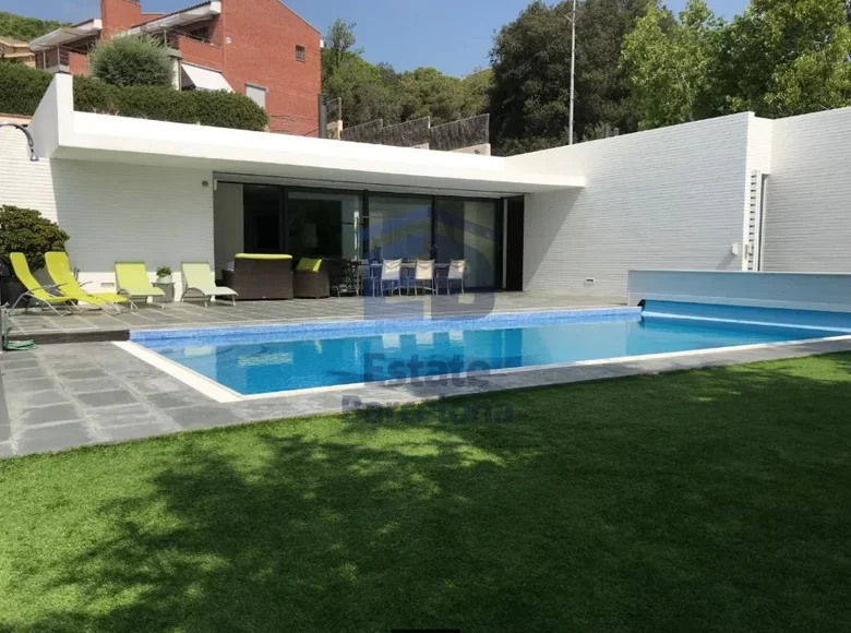 4 bedroom house 376 m² Costa del Maresme, Spain