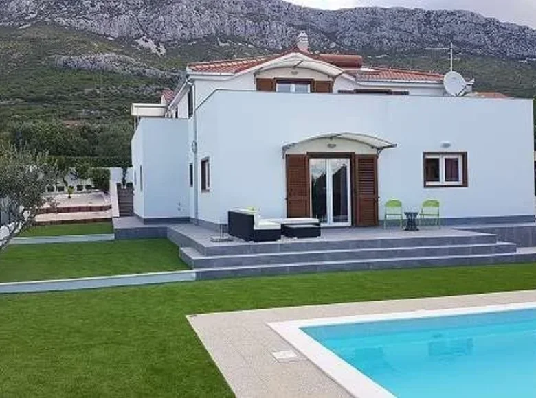 7 bedroom villa 235 m², All countries