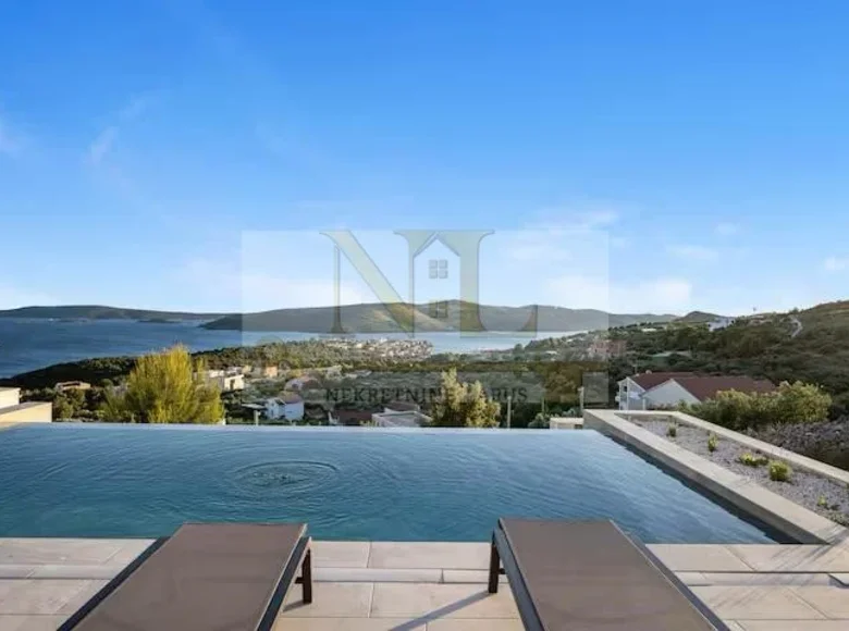 4 bedroom Villa  Seget Vranjica, Croatia