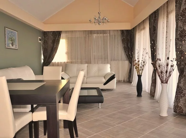 5 bedroom villa 280 m² Đenovići, Montenegro