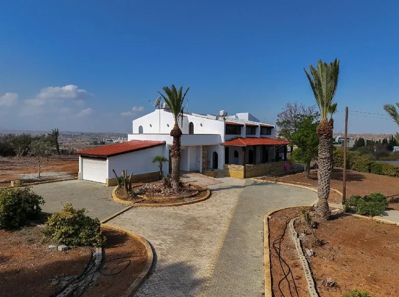 5 bedroom house 330 m² Dali, Cyprus