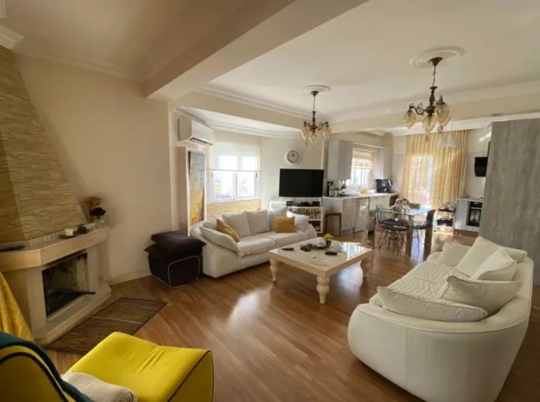 Penthouse 3 Schlafzimmer 140 m² Cekmekoey, Türkei