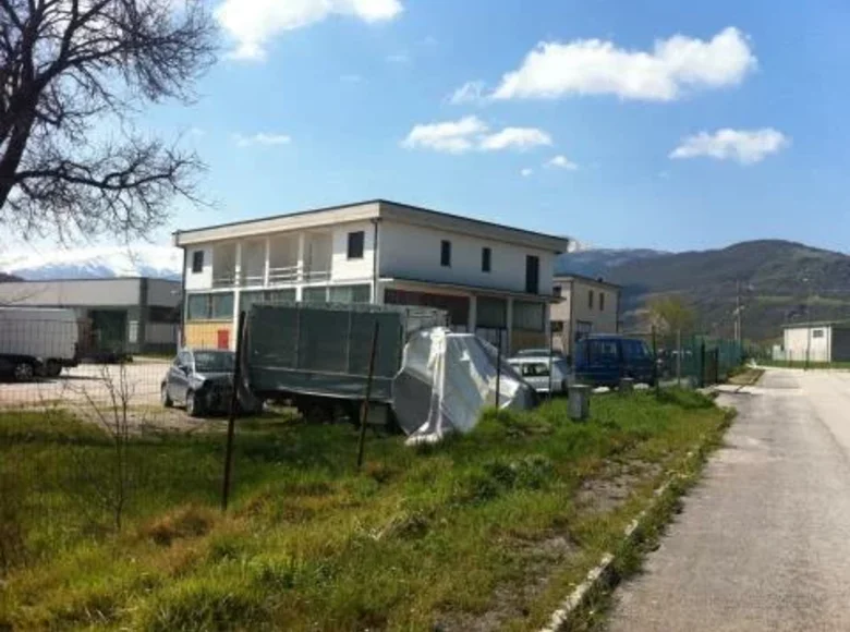 Propriété commerciale 350 m² à Morichella, Italie