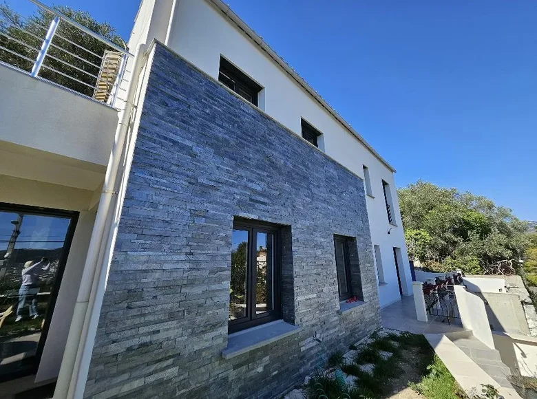 6 room villa 141 m² Nice, France