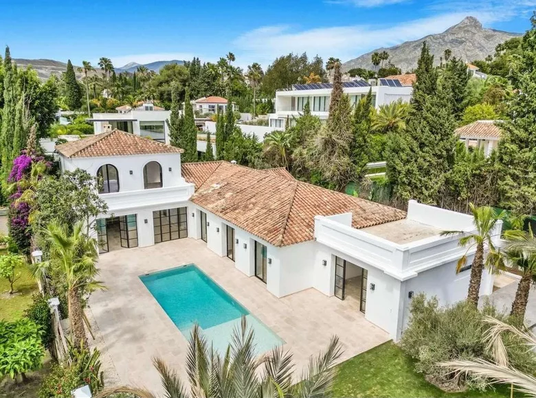 6-Schlafzimmer-Villa 449 m² Marbella, Spanien