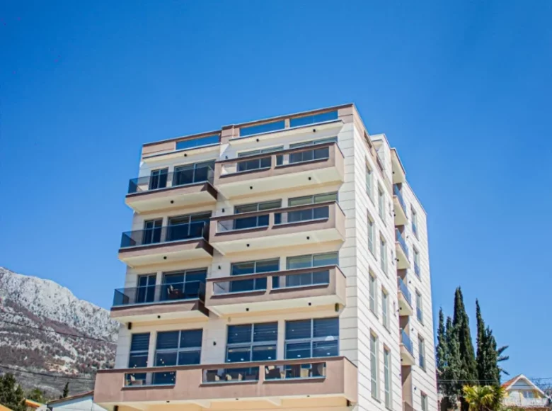 Hôtel 1 300 m² à Dobra Voda, Monténégro