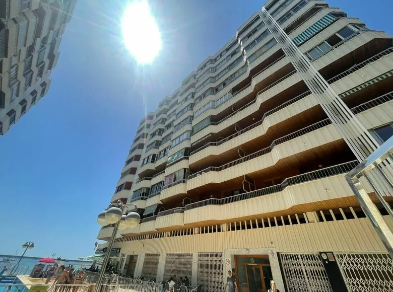 Mieszkanie 4 pokoi 85 m² Torrevieja, Hiszpania