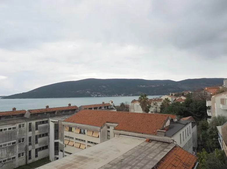 Mieszkanie 2 pokoi 74 m² Herceg Novi, Czarnogóra