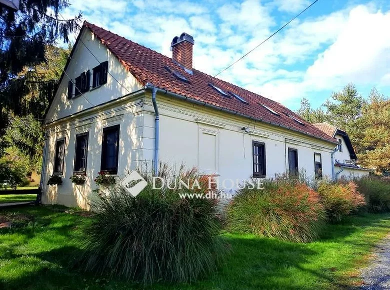 Cottage 800 m² Szentgyoergyvoelgy, Hungary