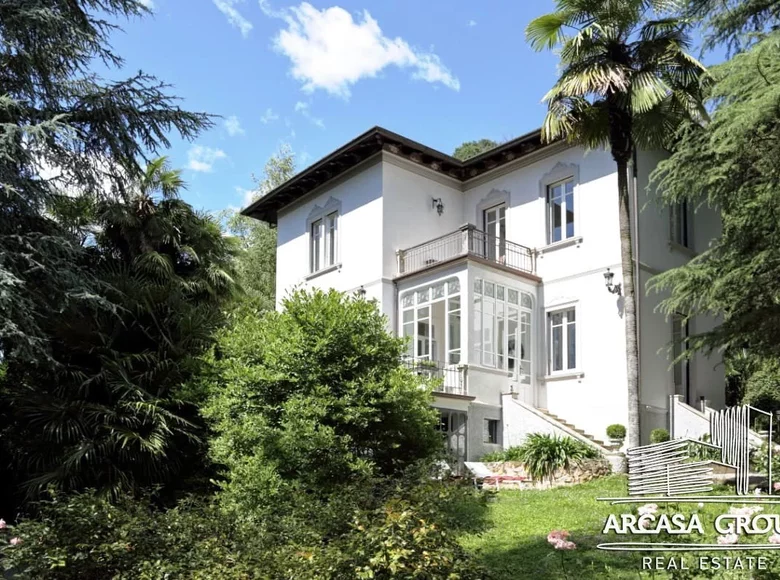 4 bedroom Villa 343 m² Angera, Italy