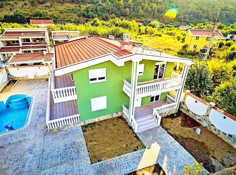 4 bedroom house 330 m² Burtaisi, Montenegro