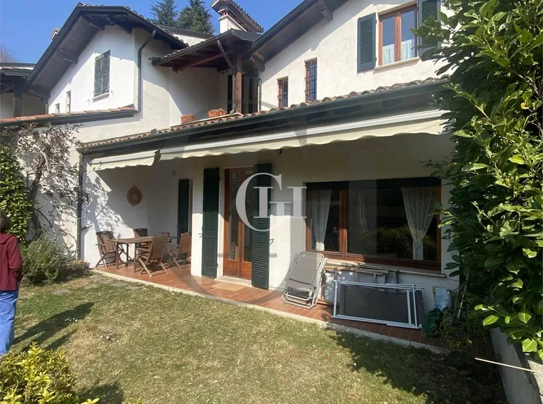 3 bedroom townthouse 270 m² Tremezzina, Italy