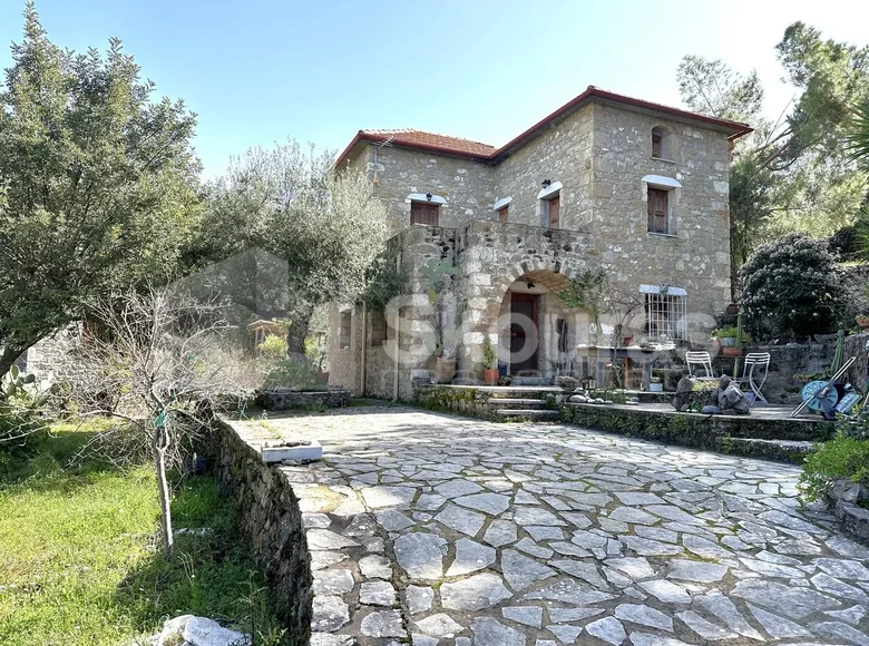 Casa 8 habitaciones 1 300 m² Municipality of Kalamata, Grecia
