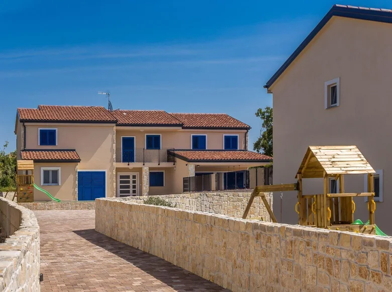 villa de 5 chambres 323 m² Mjesni odbor Poganka - Sveti Anton, Croatie