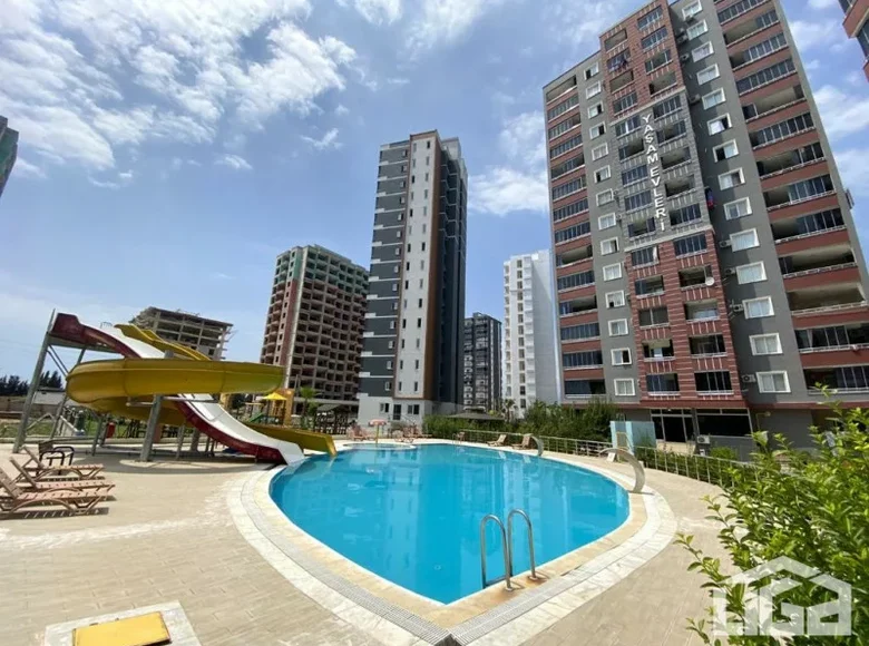 Mieszkanie 2 pokoi 60 m² w Erdemli, Turcja