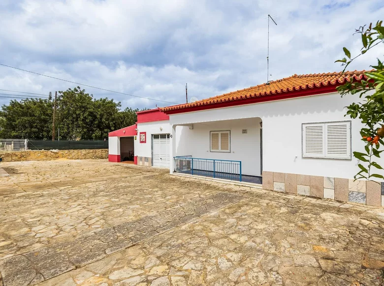 Villa de tres dormitorios 345 m² Santa Barbara de Nexe, Portugal