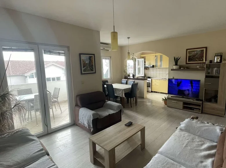 2 bedroom apartment 106 m² Tivat, Montenegro