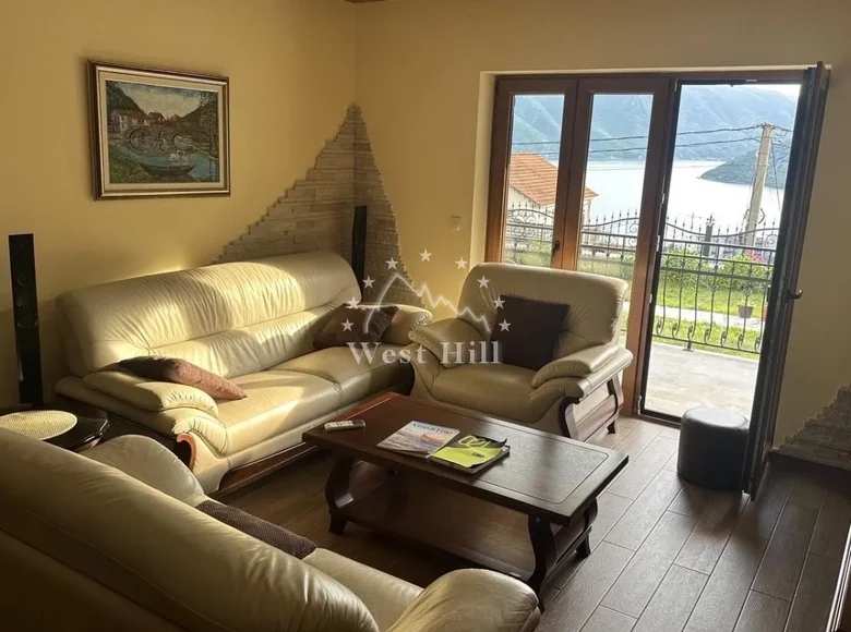 Casa 4 habitaciones 198 m² Risan, Montenegro