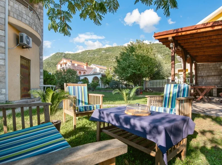Mieszkanie 3 pokoi 71 m² Lastva Grbaljska, Czarnogóra