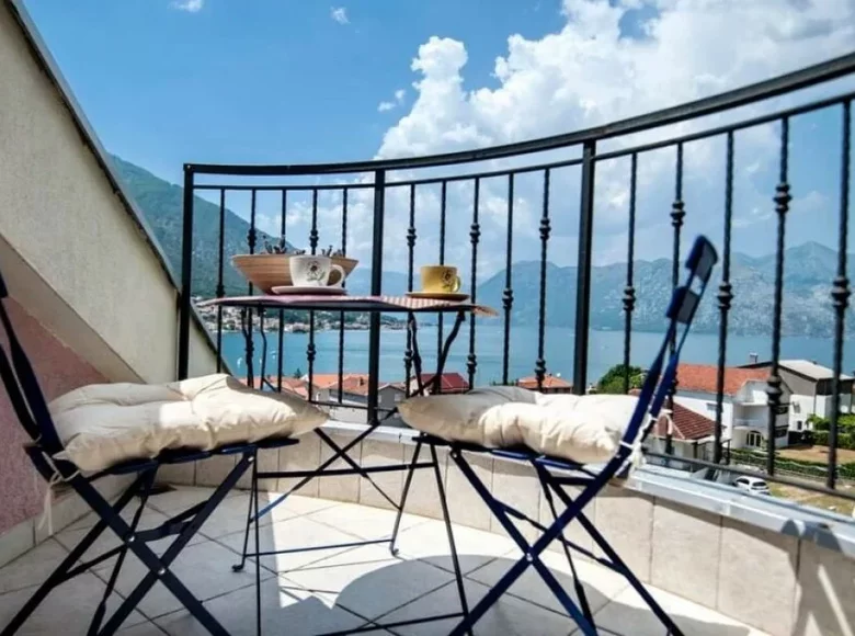 3 bedroom apartment 100 m² Dobrota, Montenegro