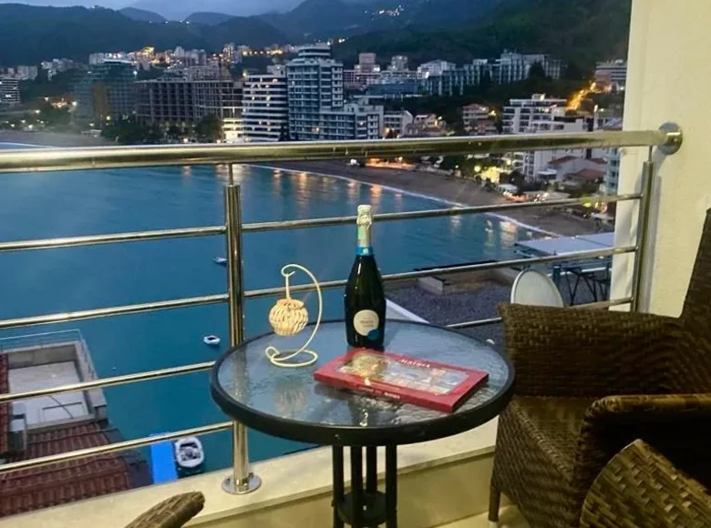 2 bedroom apartment 85 m² Rafailovici, Montenegro