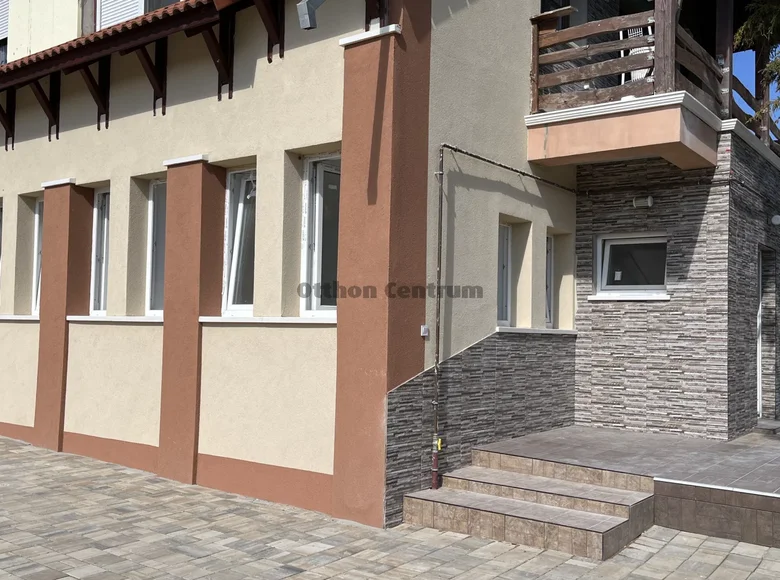 Mieszkanie 5 pokojów 131 m² Berettyoujfalu, Węgry