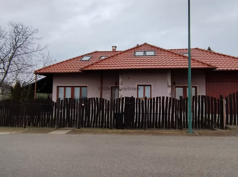 Dom 5 pokojów 160 m² Kistarcsa, Węgry