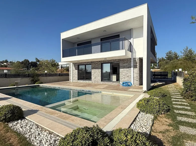 4 bedroom Villa 319 m² Kusadasi, Turkey