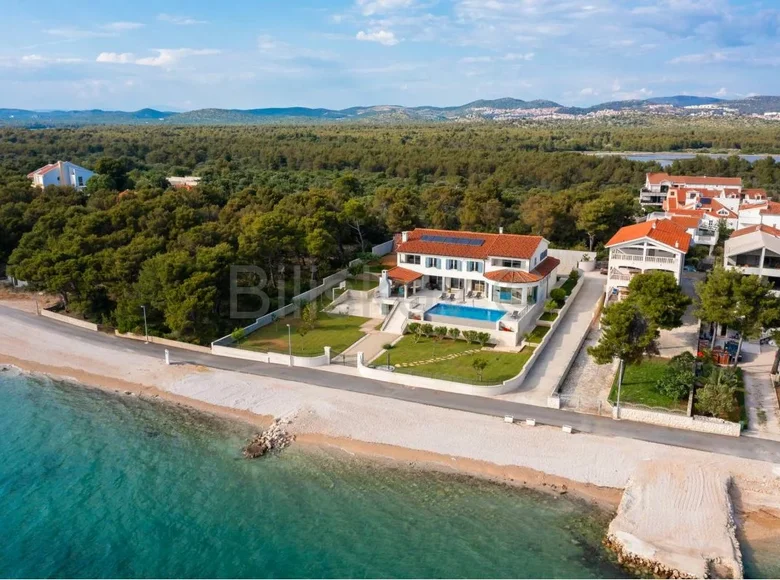 Villa 7 rooms 1 000 m² Sibenik, Croatia