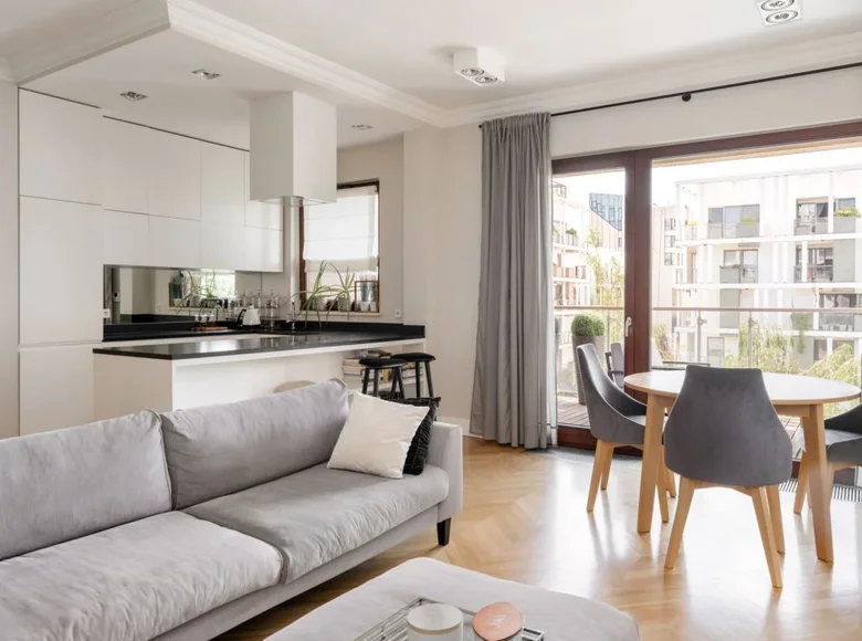 3 room apartment 82 m² in Warsaw, Poland