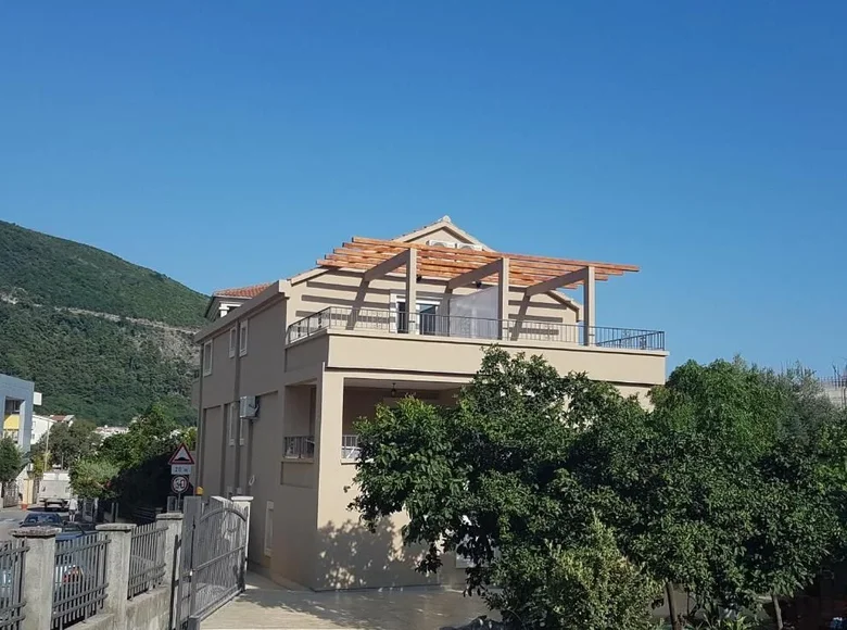 House 11 bedrooms  Budva, Montenegro