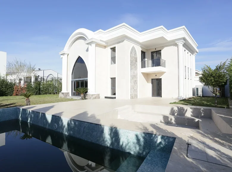 Villa 8 chambres 1 200 m² Doesemealti, Turquie