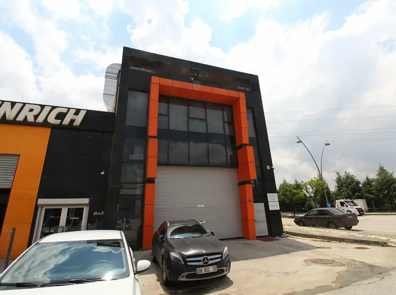 Tienda 1 350 m² en Yenimahalle, Turquía