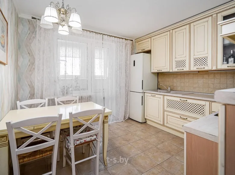 Mieszkanie 2 pokoi 66 m² Mińsk, Białoruś
