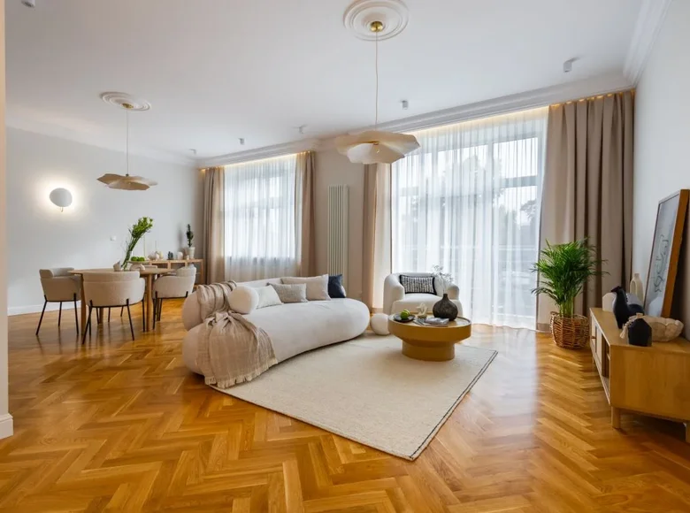 Mieszkanie 3 pokoi 98 m² Warszawa, Polska