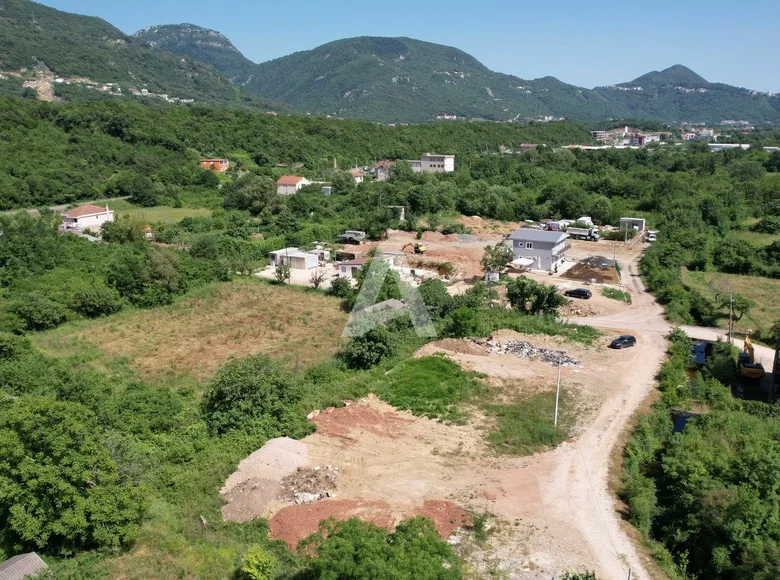 Atterrir 1 976 m² Lastva Grbaljska, Monténégro