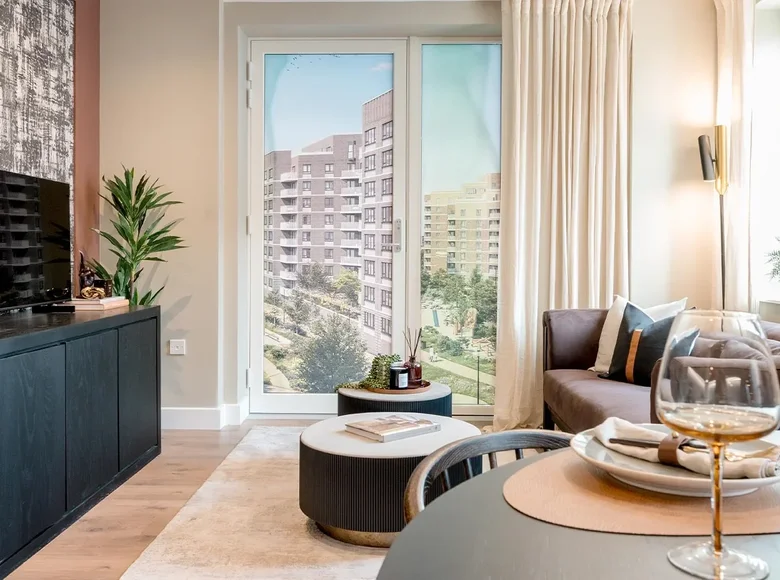 2 bedroom apartment 65 m² London, United Kingdom