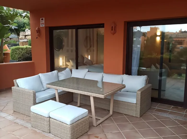 Mieszkanie 2 pokoi 80 m² Estepona, Hiszpania