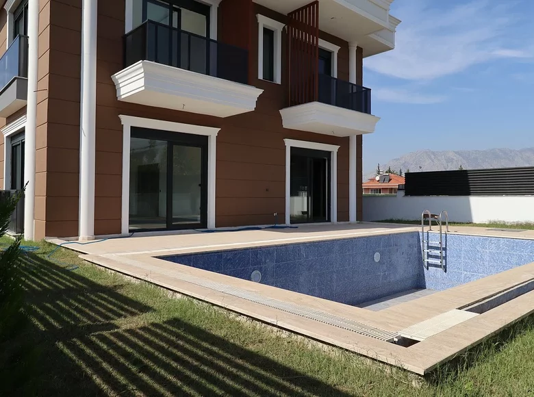 5 bedroom villa 380 m² Doesemealti, Turkey