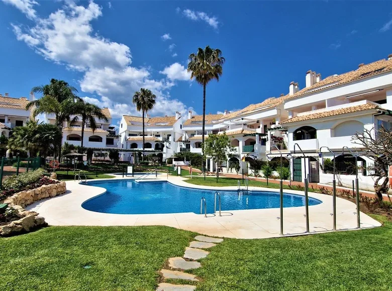 Mieszkanie 2 pokoi 70 m² San Pedro Alcantara, Hiszpania