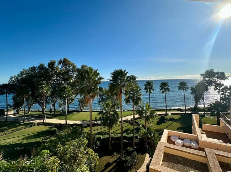2 bedroom apartment  Estepona, Spain