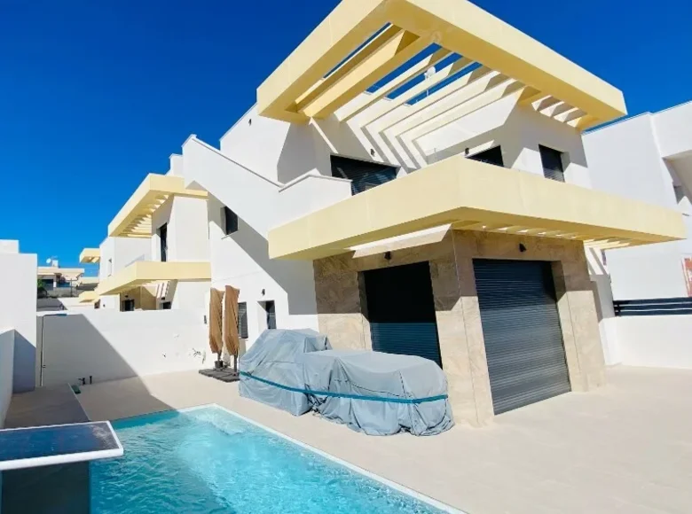 Villa de tres dormitorios 113 m² Los Montesinos, Španjolska