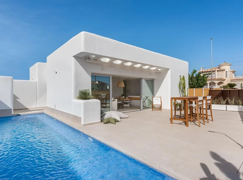 Villa de tres dormitorios 102 m² Almoradi, España