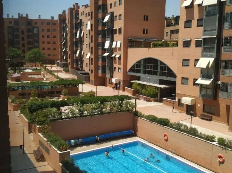 Mieszkanie 3 pokoi 120 m² Madryt, Hiszpania