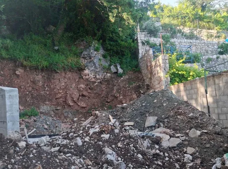 Land  Zagrade, Montenegro
