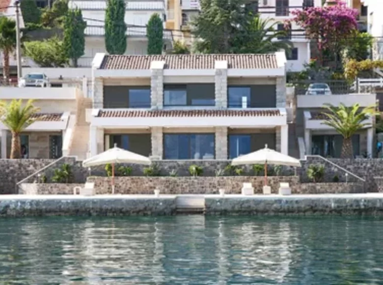 Villa de 4 habitaciones 300 m² Tivat, Montenegro