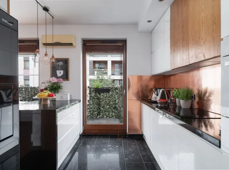 Commercial property 101 m² in Warsaw, Poland