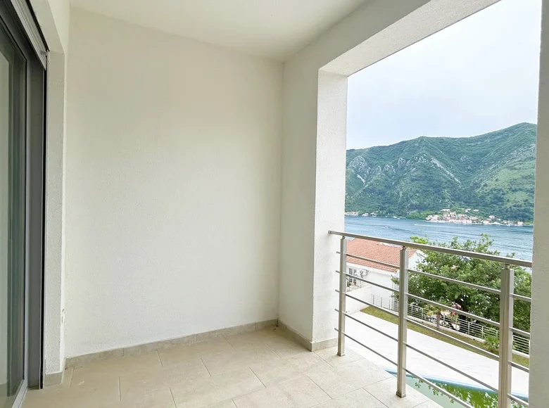 Mieszkanie 3 pokoi 74 m² Dobrota, Czarnogóra