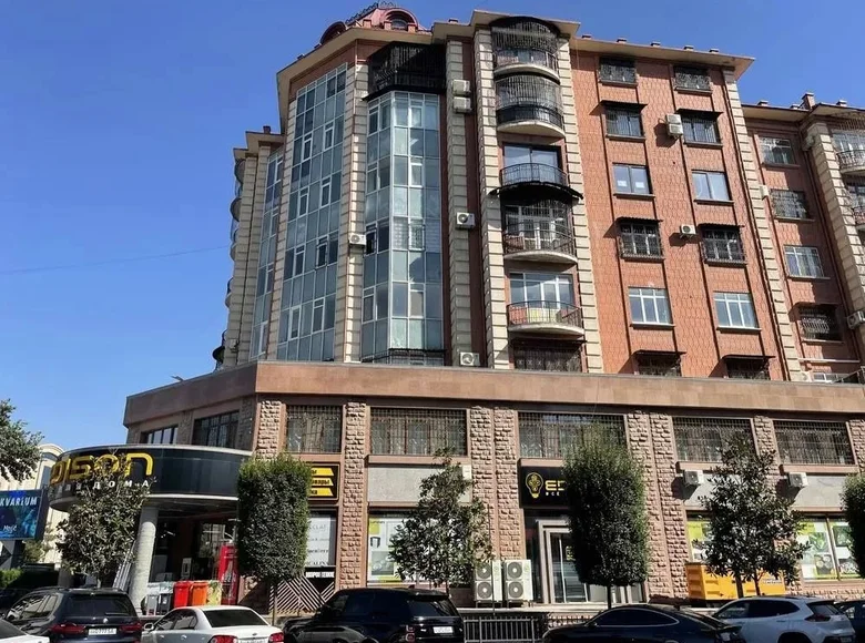 Kvartira 4 xonalar 226 m² Toshkentda